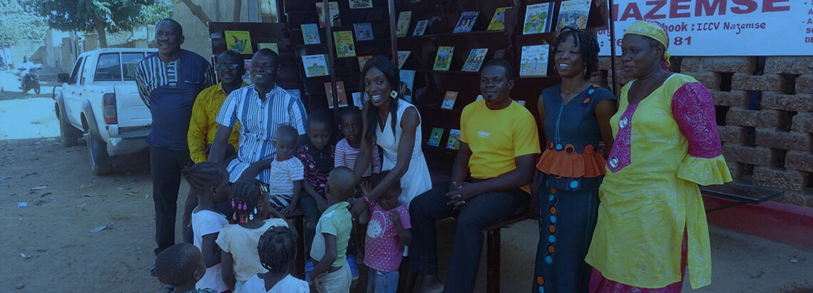 Une bibliothèque mobile dans un quartier populaire de Ouagadougou